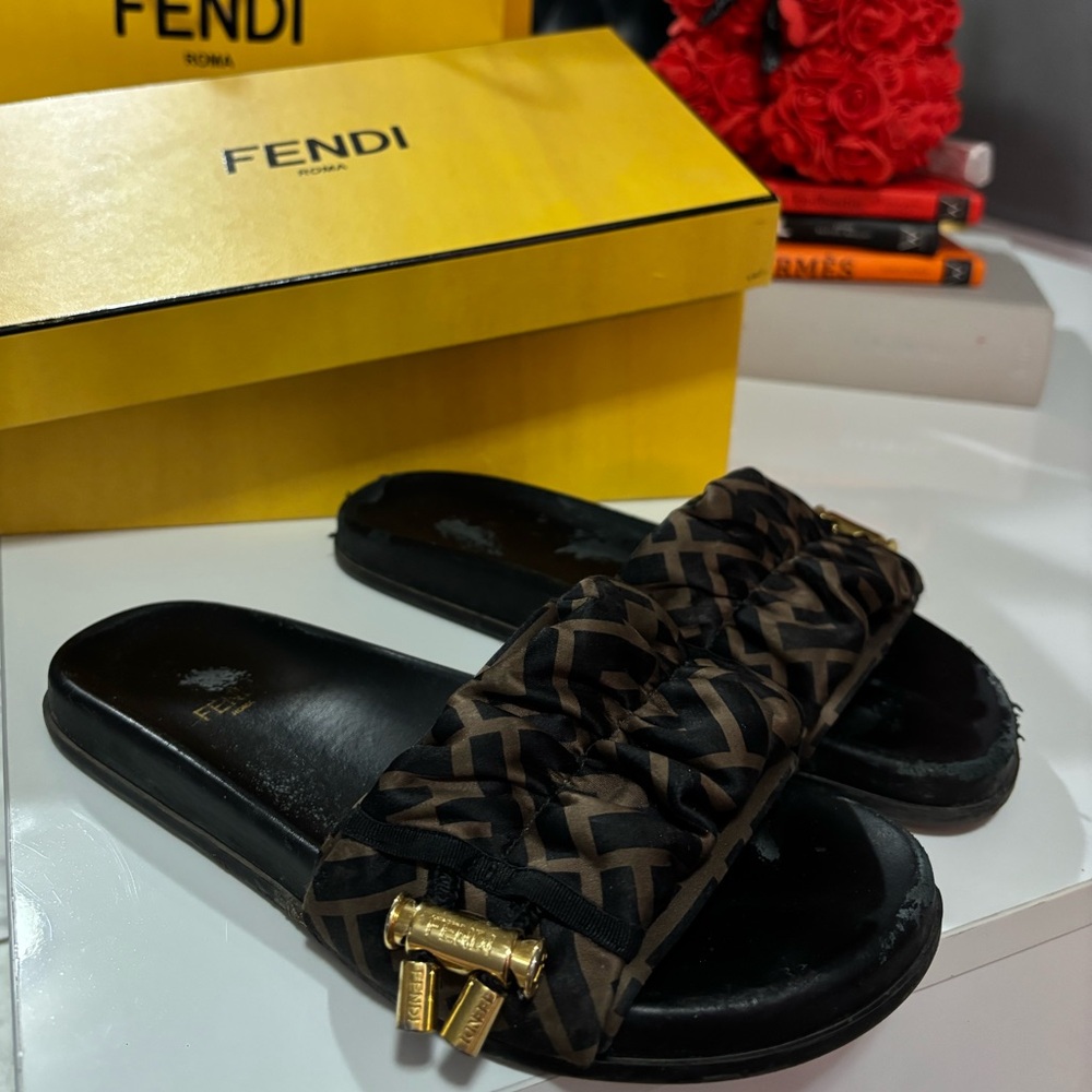 Fendi llusion FF Slide Sandals